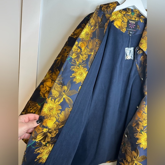 NWT Isaac Mizrahi Jacquard Floral Navy and gold Fleece Lined elegant jacket. 3X - Picture 16 of 17